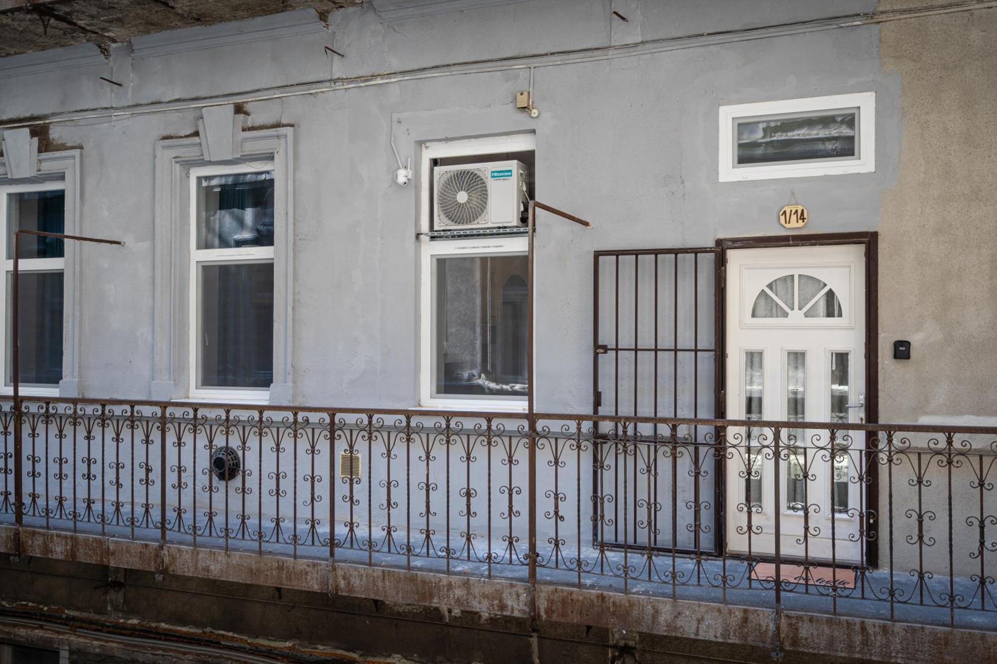 Affordable Heroes' Square Residence Budapest Luaran gambar