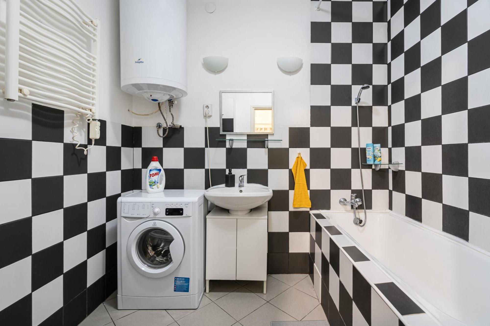 Affordable Heroes' Square Residence Budapest Luaran gambar