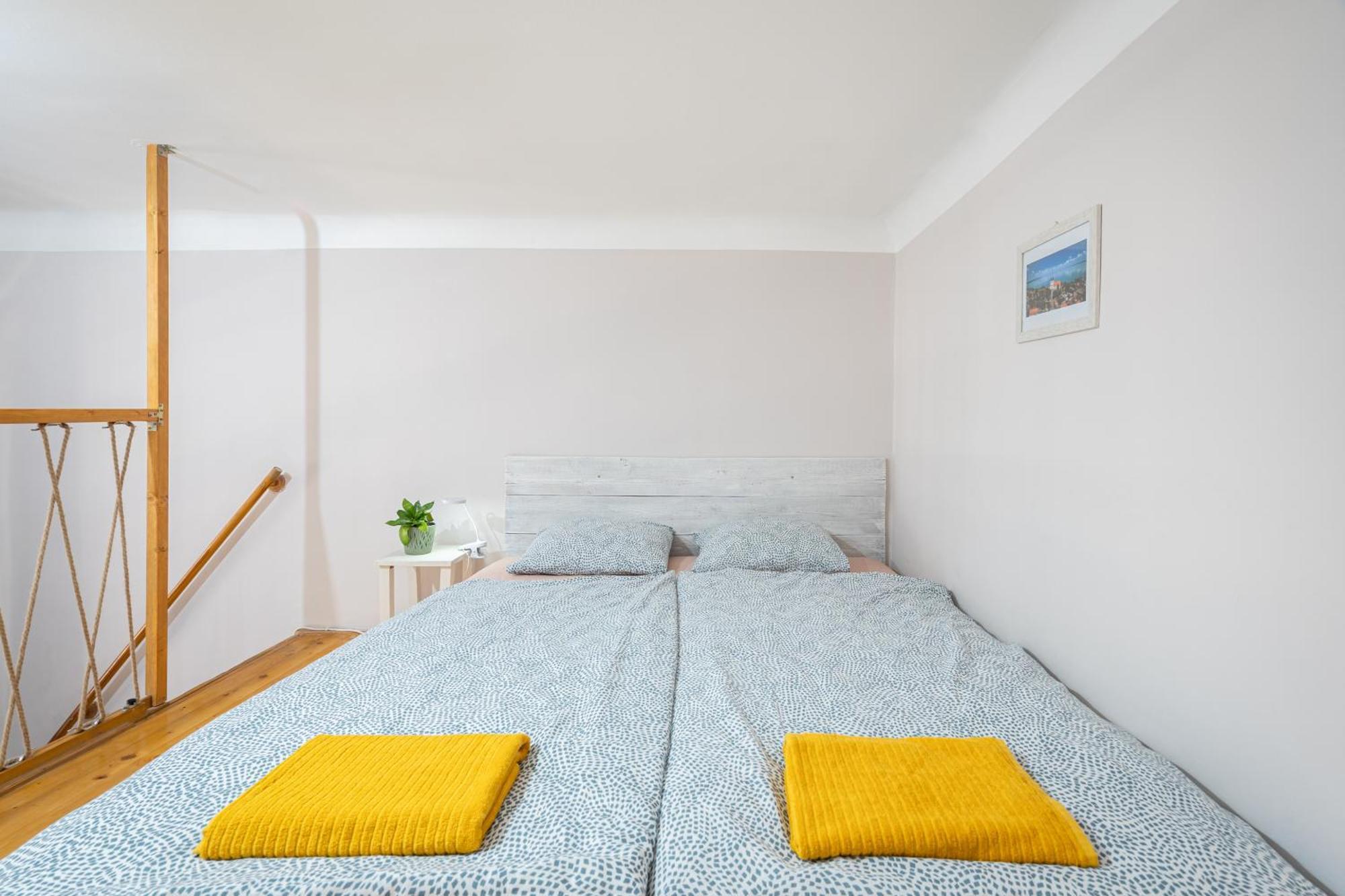 Affordable Heroes' Square Residence Budapest Luaran gambar